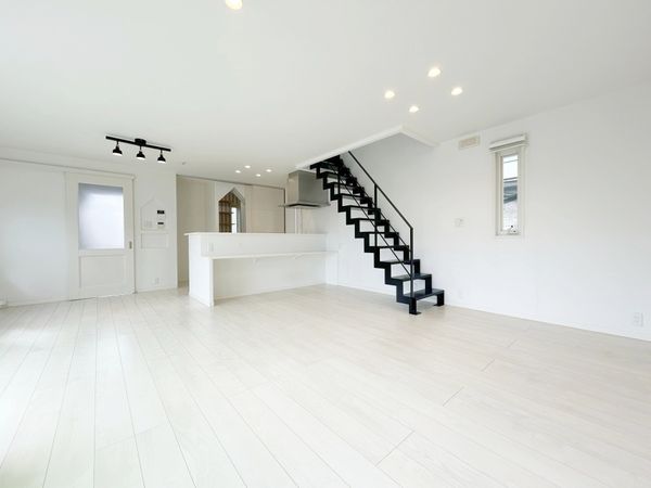 豊田市平戸橋町永和 リビング