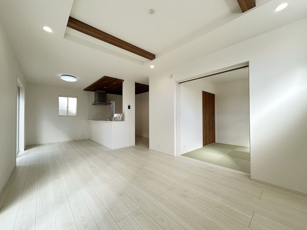 豊田市高上2丁目 2号棟 リビング