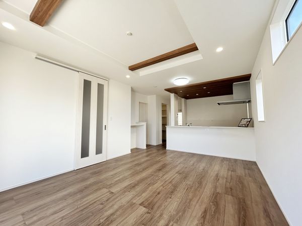 豊田市丸山町4丁目 2号棟 リビング