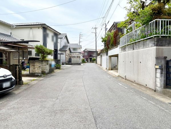 前面道路含む外観