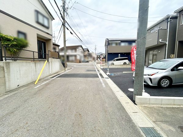 豊田市明和町6丁目 2号棟 前面道路含む外観