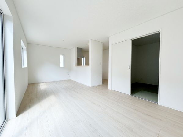 豊田市明和町4丁目 1号棟 リビング 豊田市明和町4丁目 1号棟 リビング