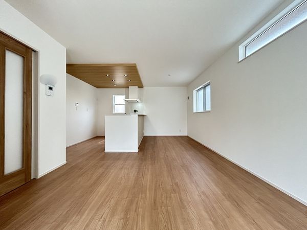 豊田市朝日町5丁目 1号棟 リビング リビング