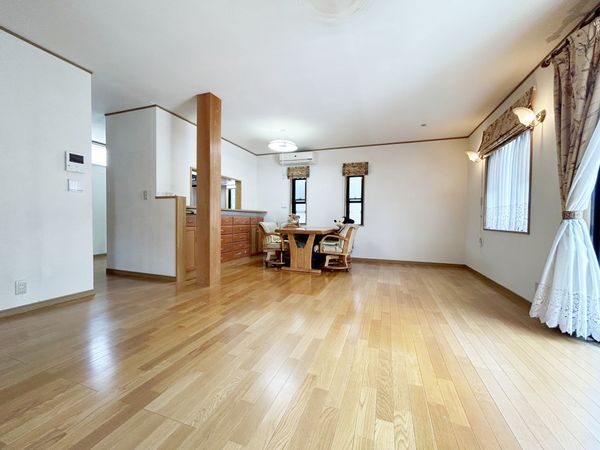 豊田市井上町4丁目 リビング