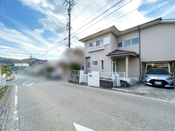 豊田市巴町カキタ 前面道路含む外観