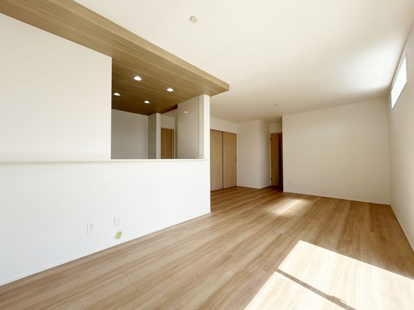 豊田市栄町4丁目 3号棟 リビング