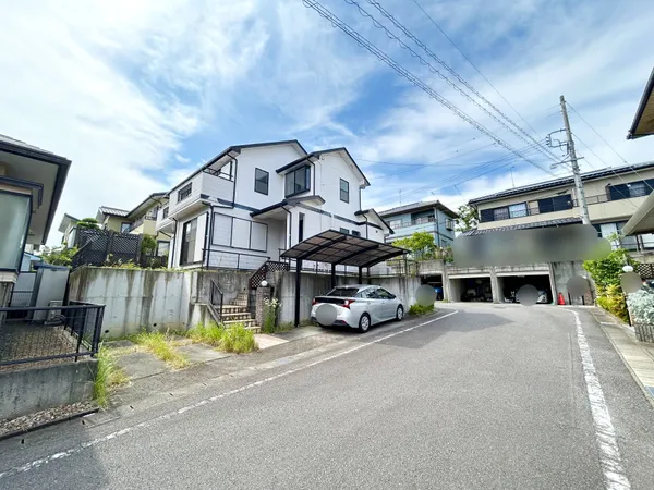 前面道路を含む外観