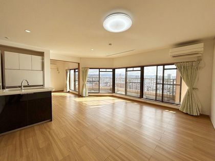 キングスコート栄町 リビング