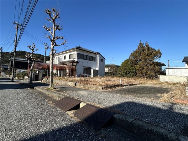 岡崎市本宿町字下トコサフ 土地 前面道路含む外観