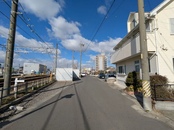 前面道路名鉄名古屋本線「矢作橋」駅徒歩3分の南道路の約40坪、解体更地渡しの物件です。建築条件付売地ではありません。物件の詳細・ご相談はお気軽にお問い合わせください。