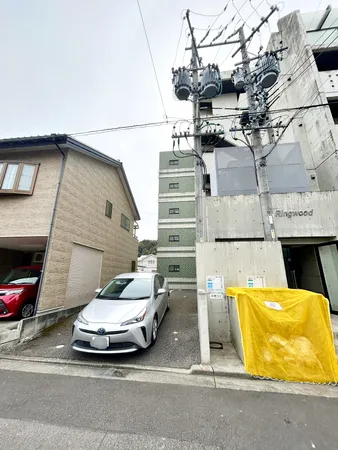 現況：駐車場です。前面道路幅員約4.4ｍ、間口約4.3ｍです。