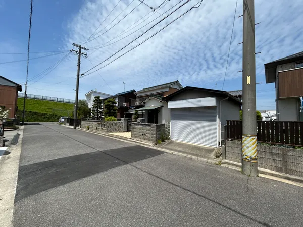 【現地写真】南側接道の整形地。日当たり良好です。閑静な住宅街。