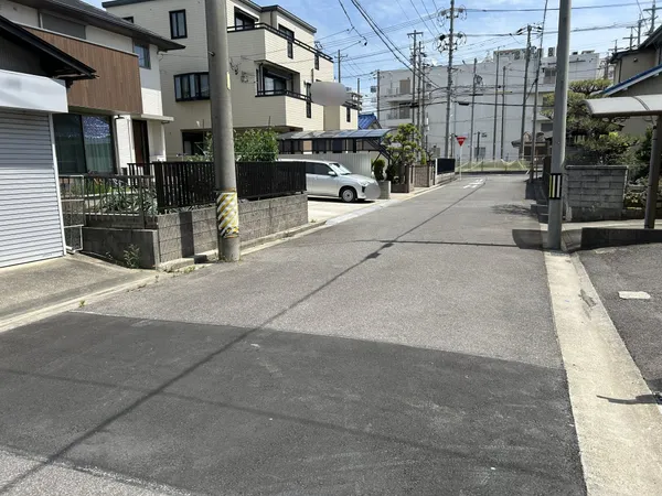 【前面道路】南側　幅員：約5.9ｍ・公道に接道。間口は、約17.3ｍ。