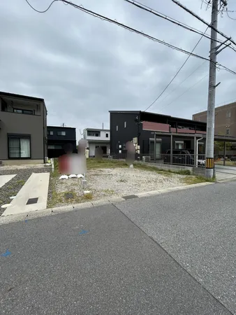 前面道路の幅員は約4.1ｍ、間口は約7.9ｍです。