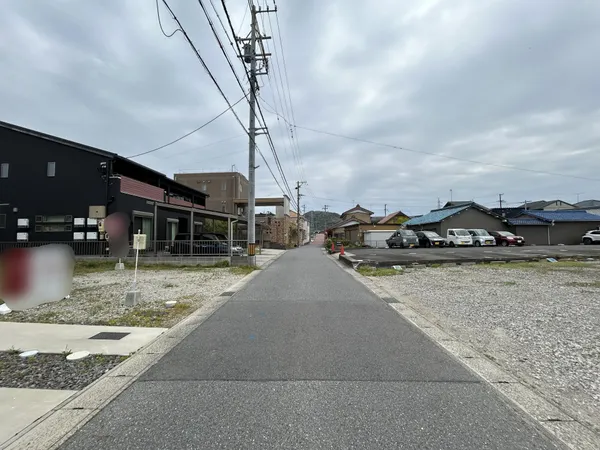 前面道路の幅員は約4.1ｍ、間口は約7.9ｍです。