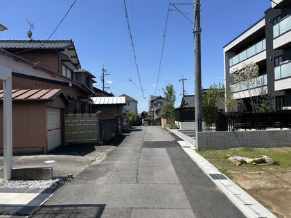 前面道路含む外観