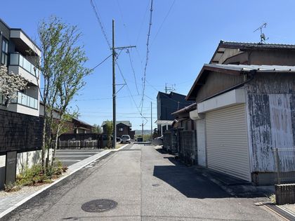 前面道路含む外観