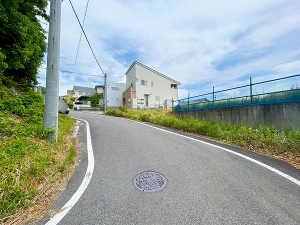 前面道路含む外観