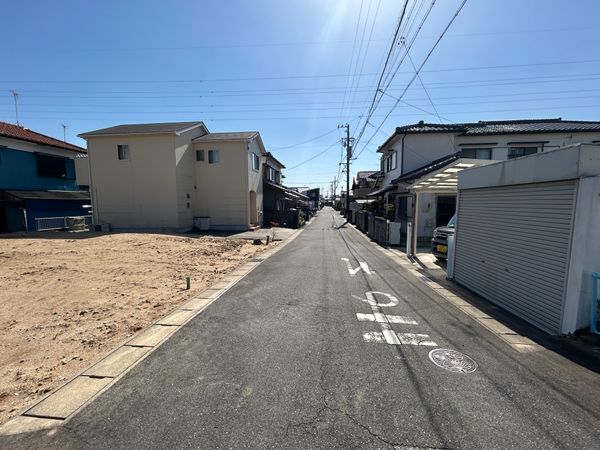 前面道路含む外観