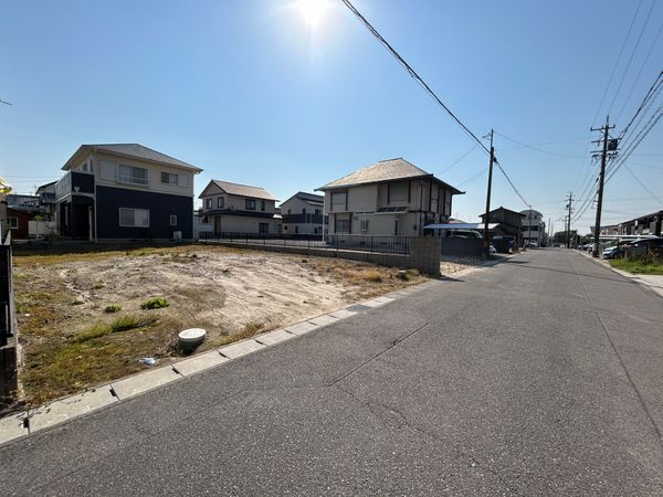前面道路含む外観