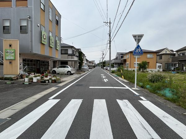 前面道路含む外観