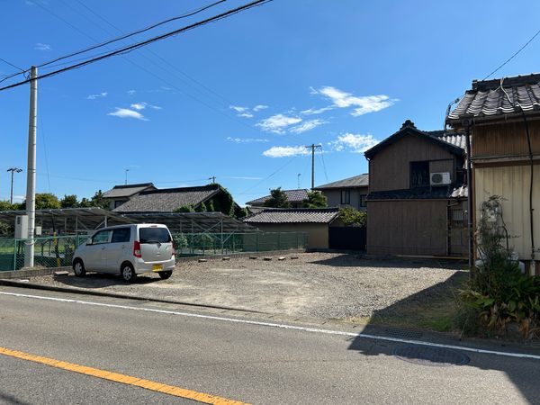 西尾市東幡豆町本郷 土地 前面道路含む外観