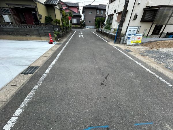 前面道路含む外観