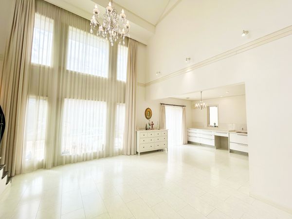 岡崎市上六名3丁目 戸建 リビング