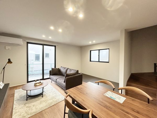 岡崎市矢作町字末広 リビング