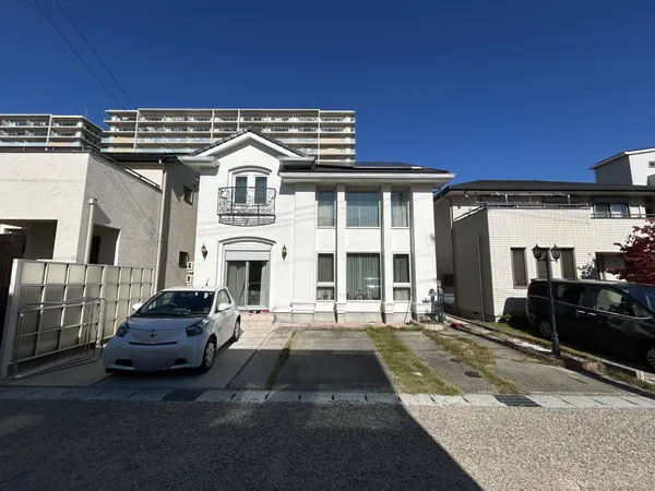 接道間口が約11.1ｍありますので、駐車の際もスムーズです。