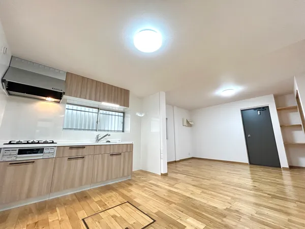 【LDK/約14.3帖】リフォームにて、システムキッチン交換済み。
