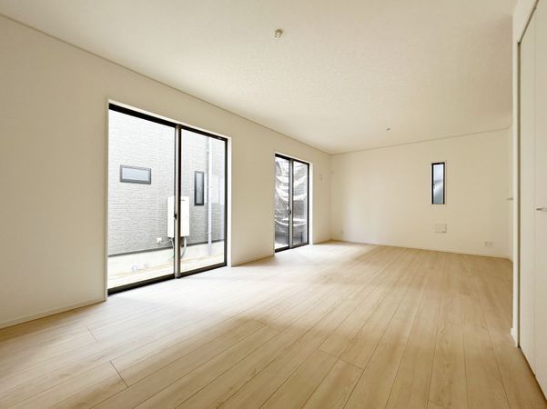 岡崎市栄町3丁目 2号棟 リビング