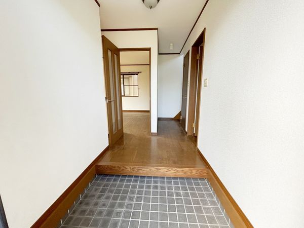 岡崎市土井町字蔵屋敷 戸建 玄関 岡崎市土井町字蔵屋敷 戸建 玄関