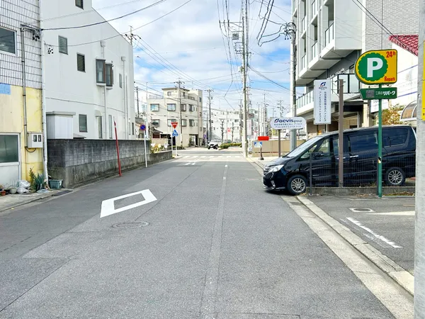 北西側道路と町並み