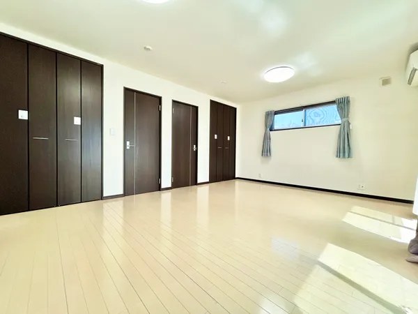 3階洋室 約12.8帖（6.4帖×2へ変更可能）