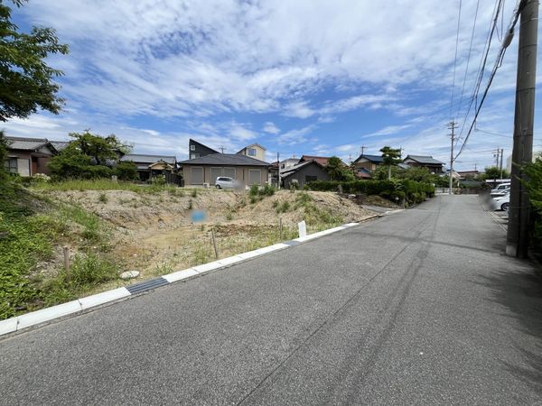 前面道路含む外観