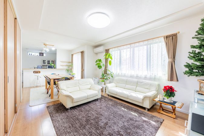 日進市岩崎町芦廻間  戸建 リビング