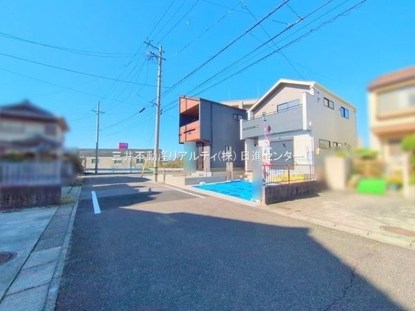 前面道路含む外観