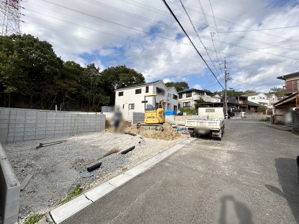 日進市米野木町北山 1号棟 前面道路含む外観 日進市米野木町北山 1号棟 前面道路含む外観