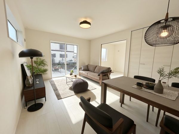 東郷町白鳥1丁目 2号棟 リビング