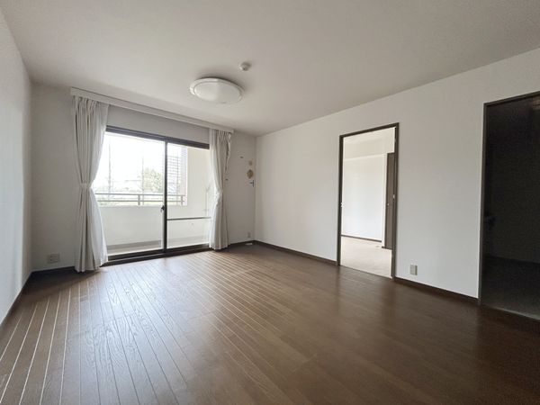 プライムガーデン日進 2番館 リビング