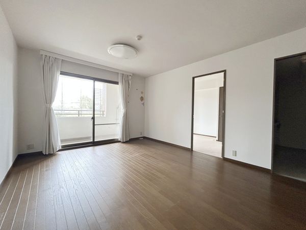 プライムガーデン日進 2番館 リビング