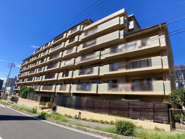 ロイヤルコンフォート日進 外観