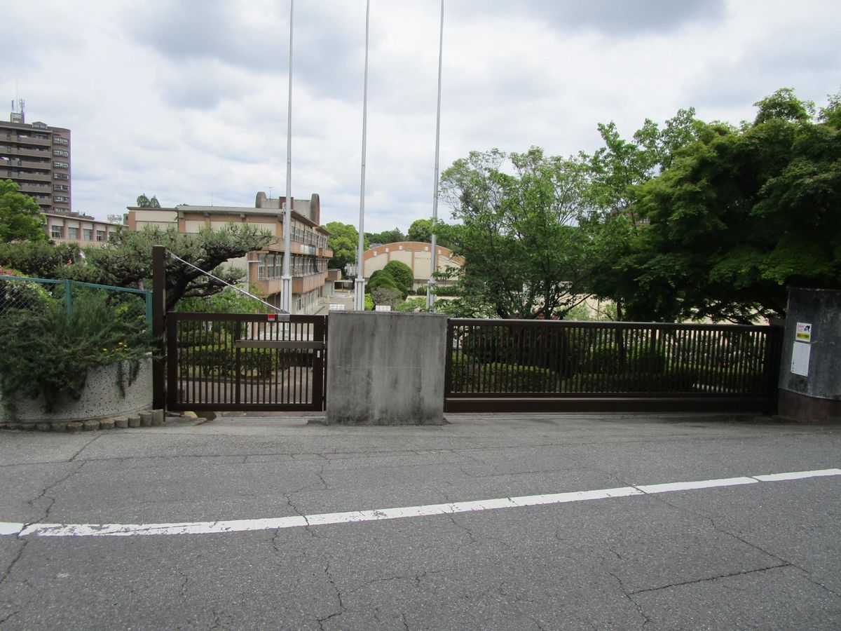 ユニーブル東岡崎 岡崎市立三島小学校(約210m) 岡崎市立三島小学校(約210m)