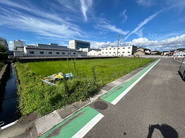 一宮市三条字山 2号地 前面道路含む外観