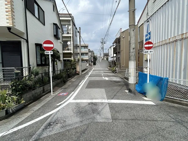 西側道路は幅員約6.0m