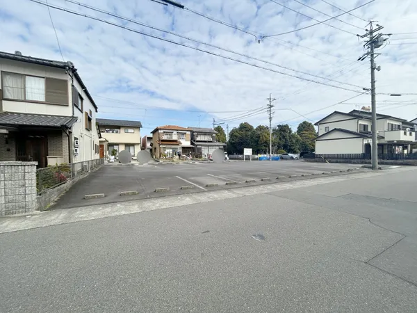 東南角地！敷地面積：約139坪、建築条件付き土地ではありません