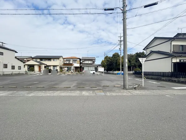 東南角地！敷地面積：約139坪、建築条件付き土地ではありません