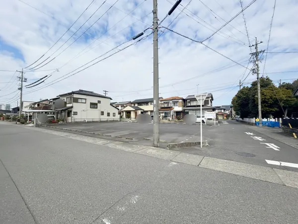 東南角地！敷地面積：約139坪、建築条件付き土地ではありません