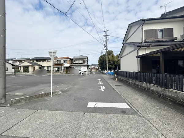 東南角地！敷地面積：約139坪、建築条件付き土地ではありません